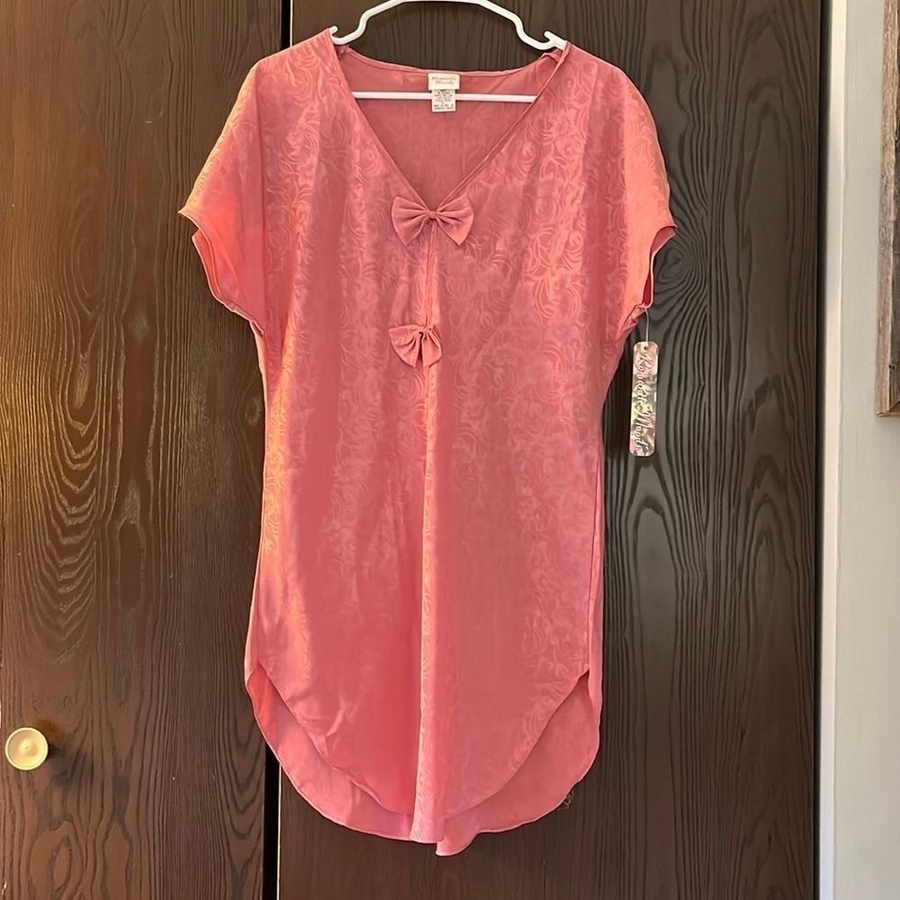 Romantic Moods dusty rose nightgown. Size Medium. NWT.